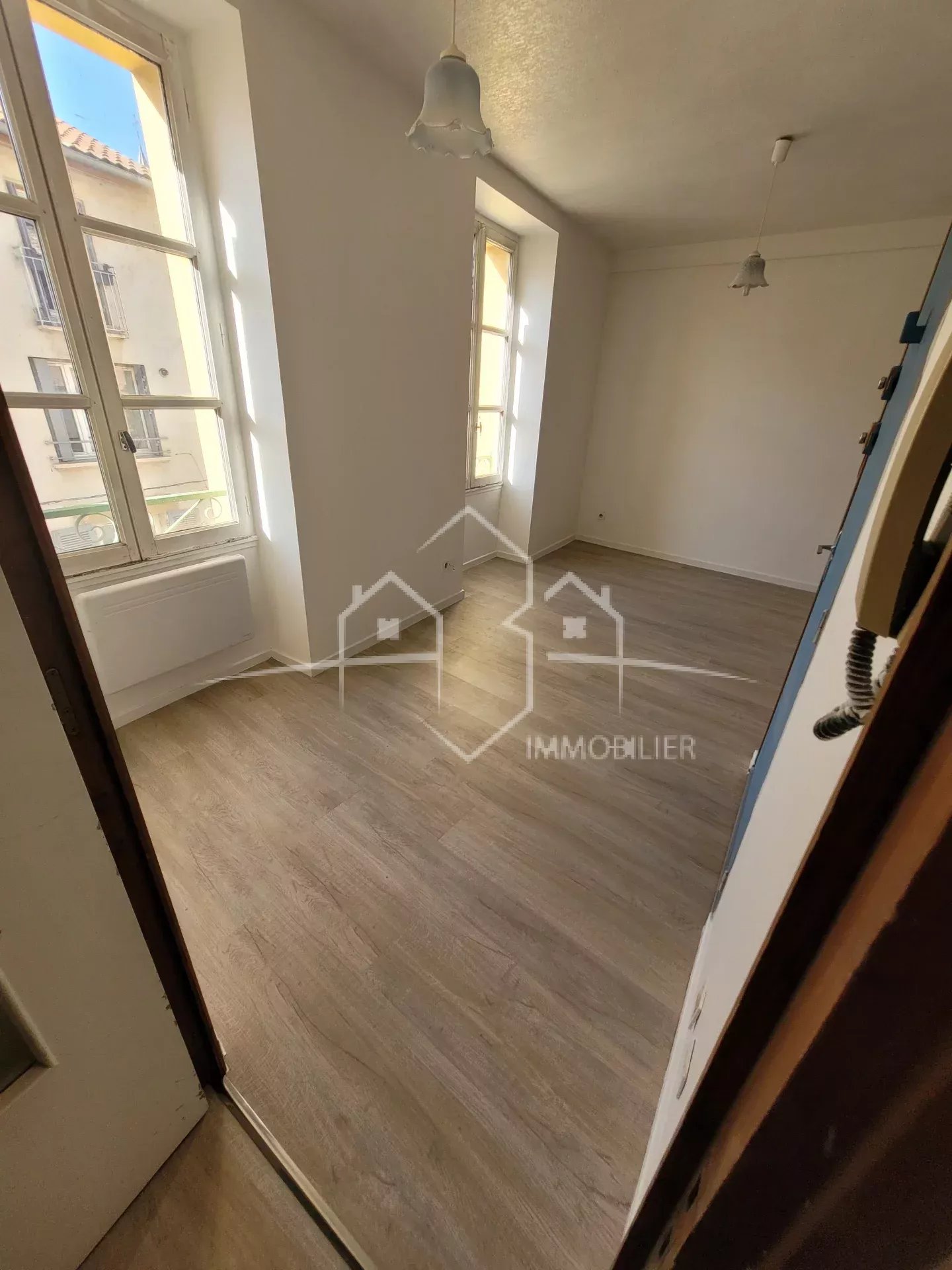 BEAUREPAIRE centre T2 2ème étage