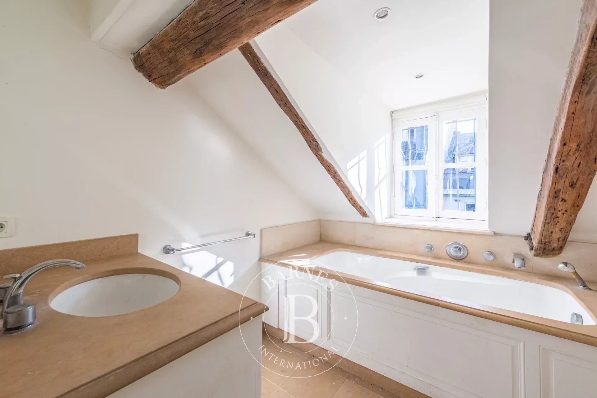 Daire Paris 4ème - picture 13