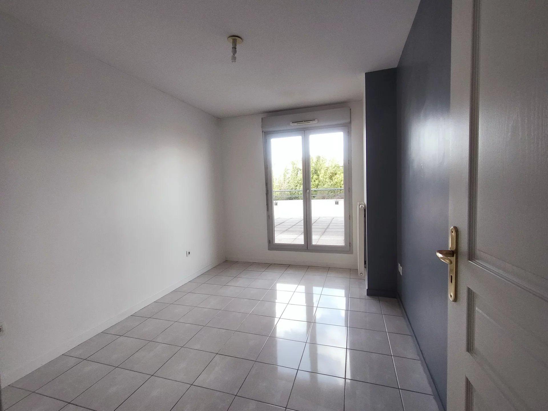 483223 Location Lyon 8ème