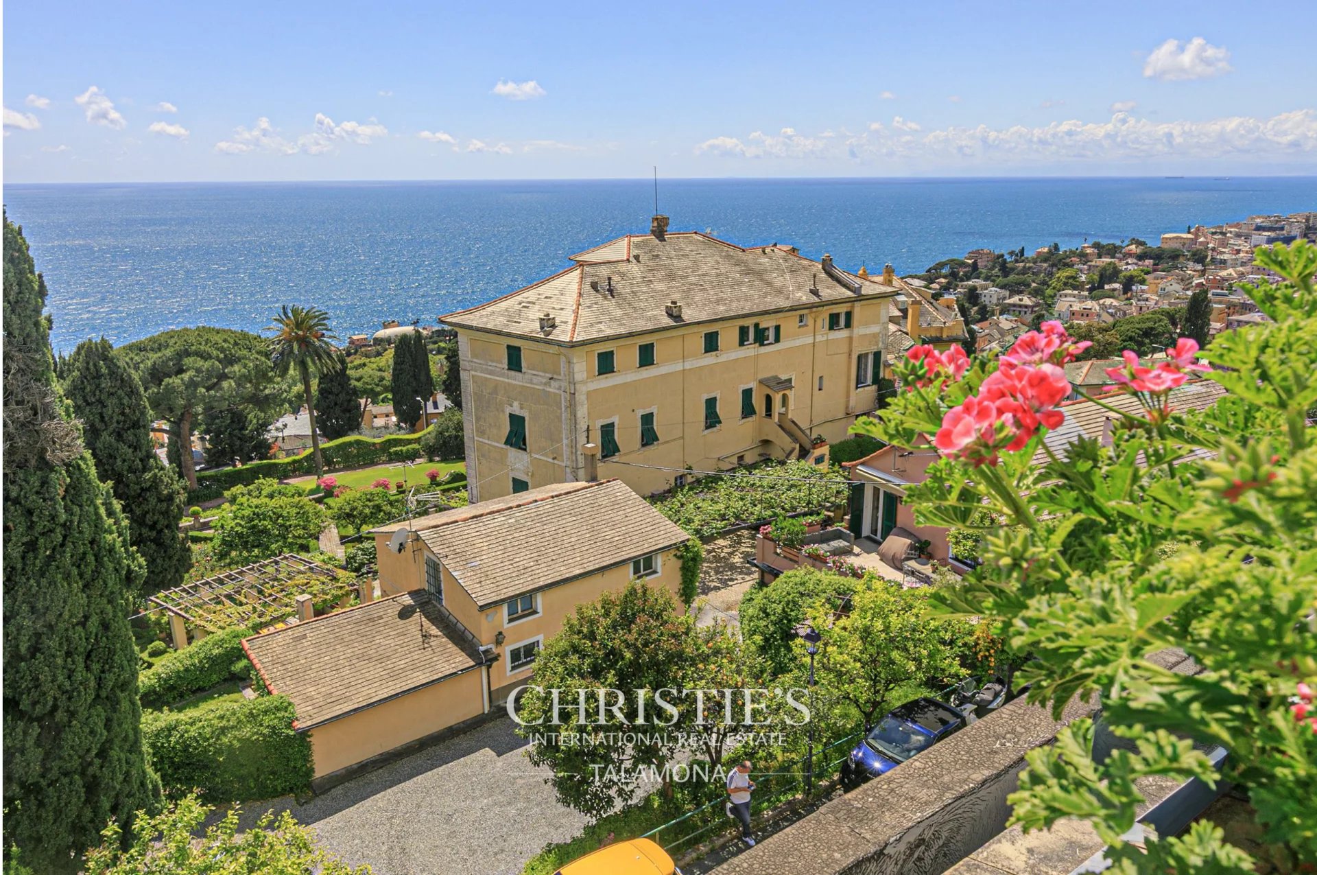 PRÄCHTIGE VILLA MIT MEERBLICK UND POOL - GENUA NERVI