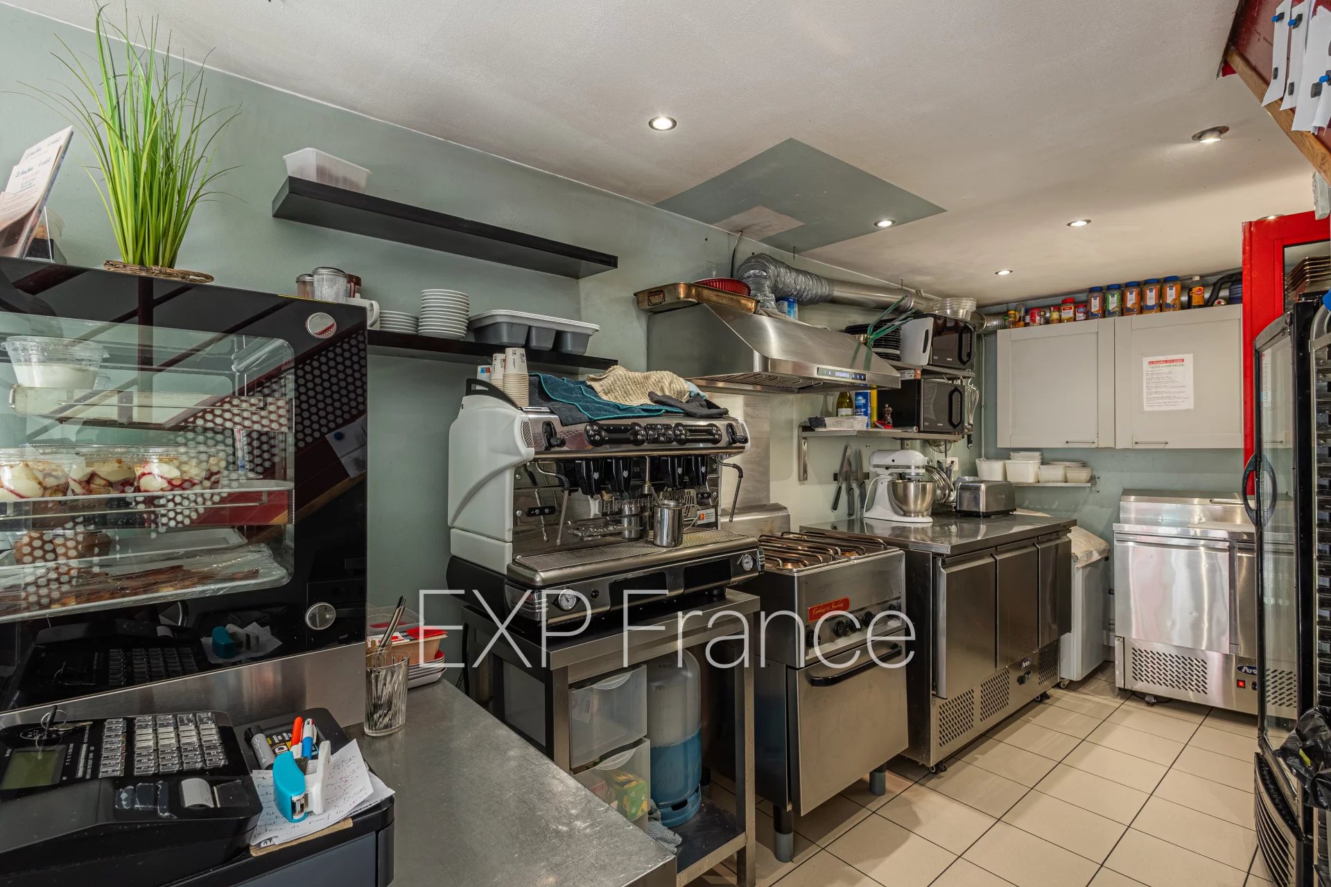 🍽️ RARE À ANTIBES – Restaurant familial avec terrasse calme, bail tous commerces jusqu’en 2028