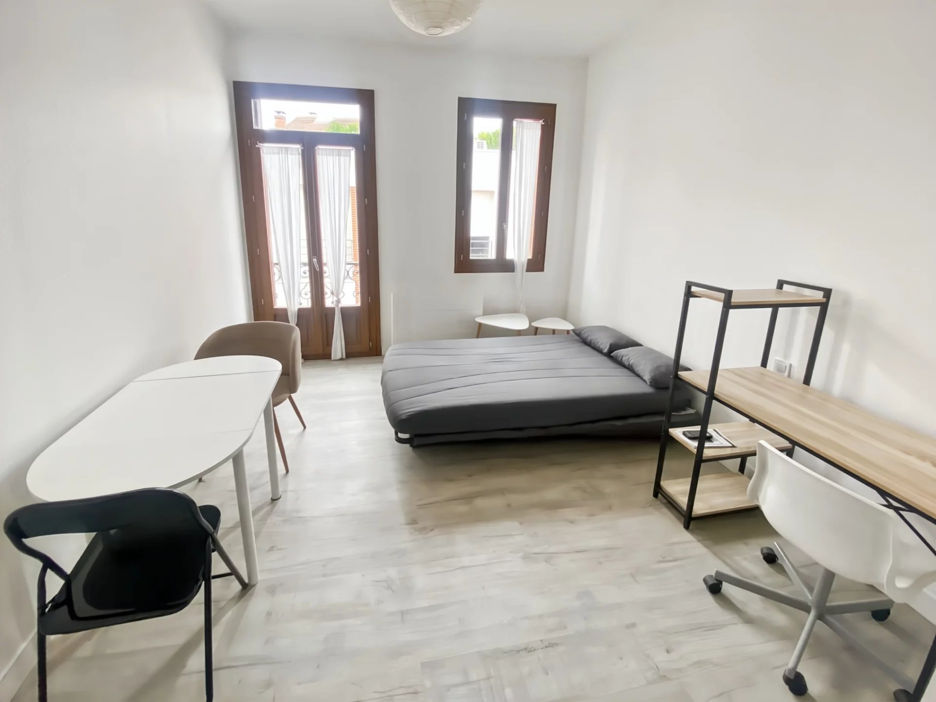 STUDIO MEUBLÉ DE 20M² AU 1ER ÉTAGE