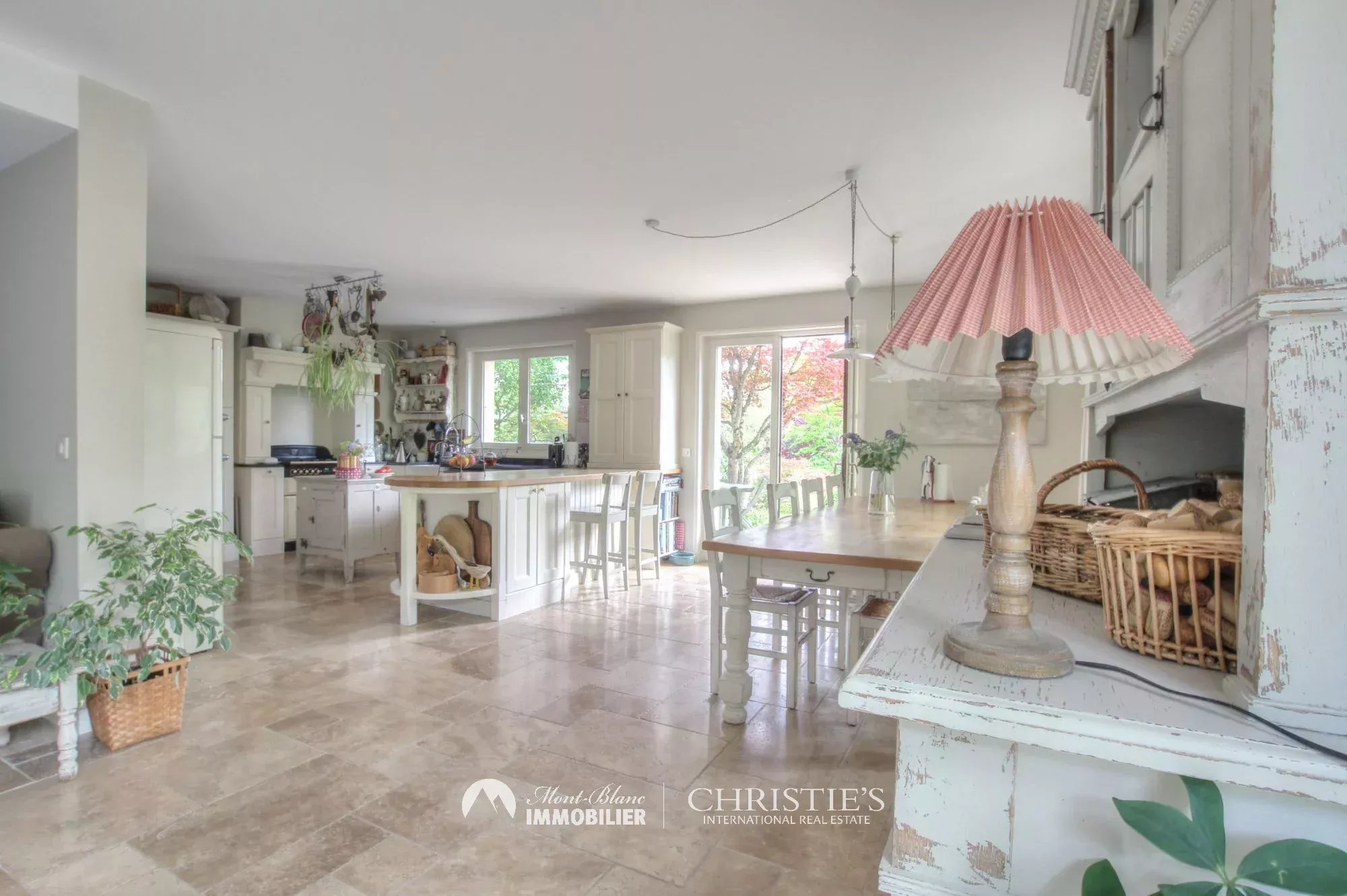6 Bedroom Villa/Townhouse's Image 18