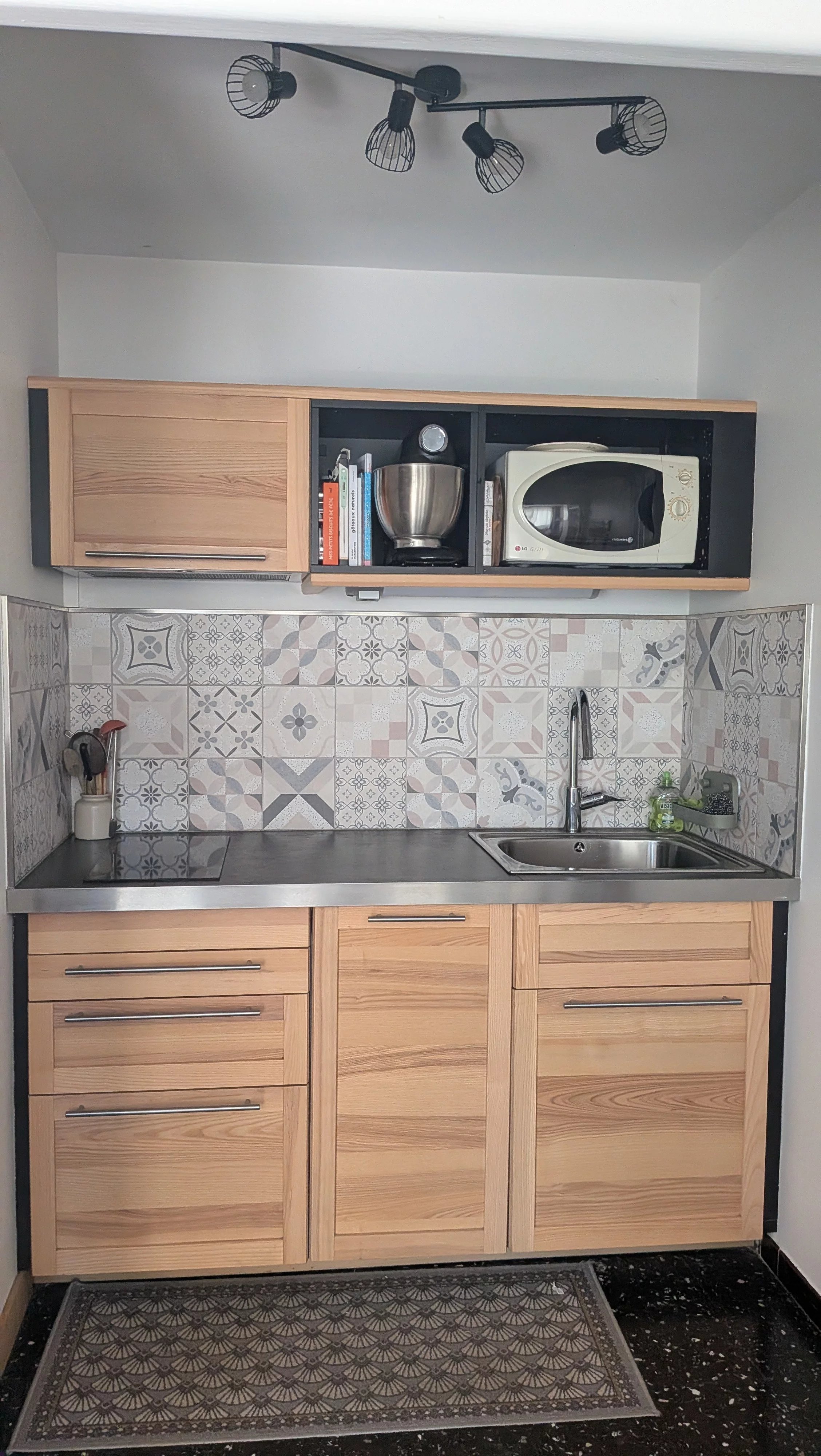 EXCLUSIVITÉ - CHARMANT T2 RÉNOVÉ ET MEUBLÉ — photo 3