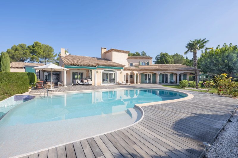 NORTH AIX-EN-PROVENCE – ARCHITECT-DESIGNED HOUSE 465 SQM – 6 EN-SUITE BEDROOMS – 11,500 SQM ESTATE – POOL