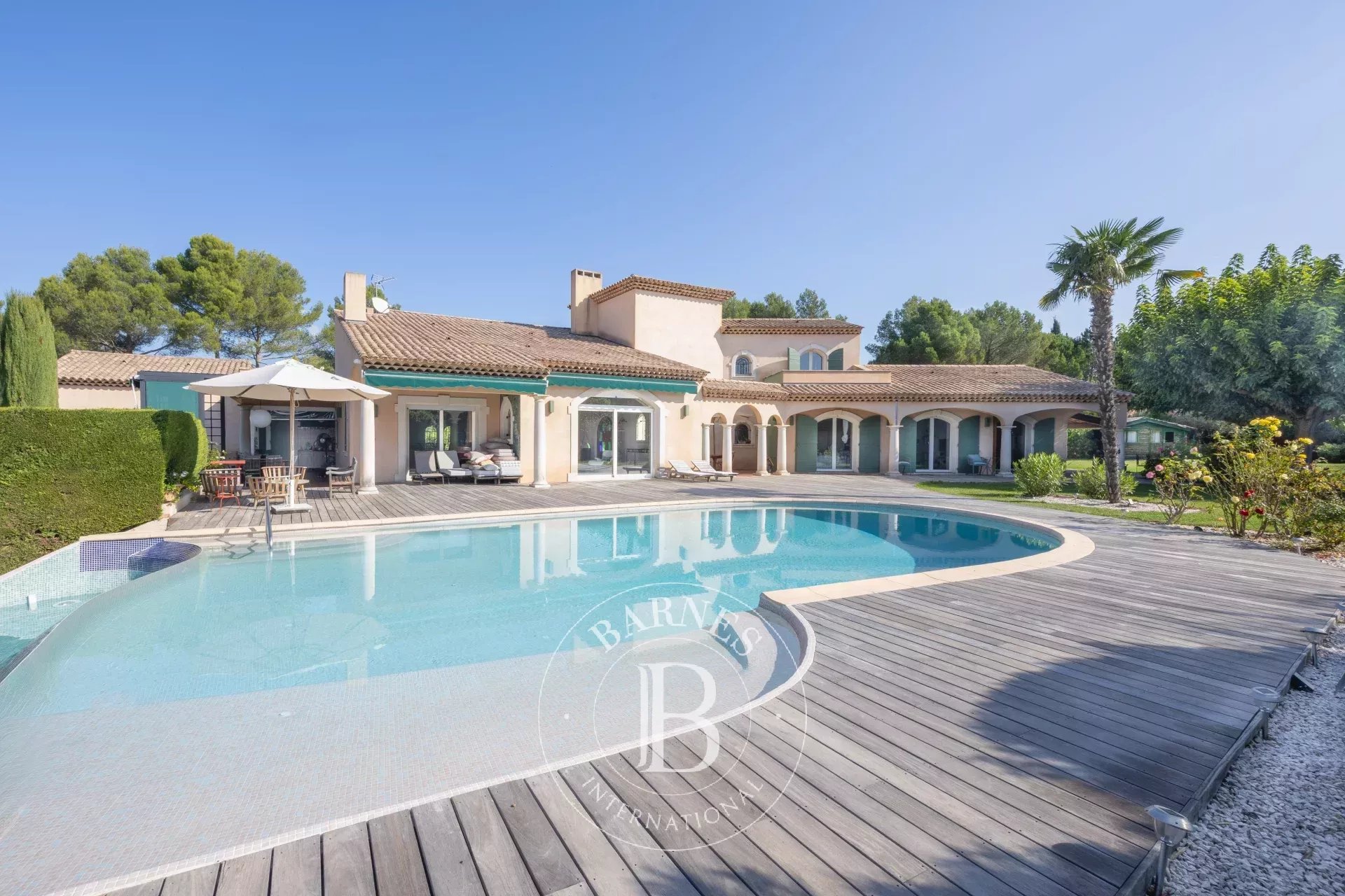 AIX-EN-PROVENCE NORD – MAISON D’ARCHITECTE 465 M² – 6 CHAMBRES EN SUITE – PARC 1,15 HA – PISCINE