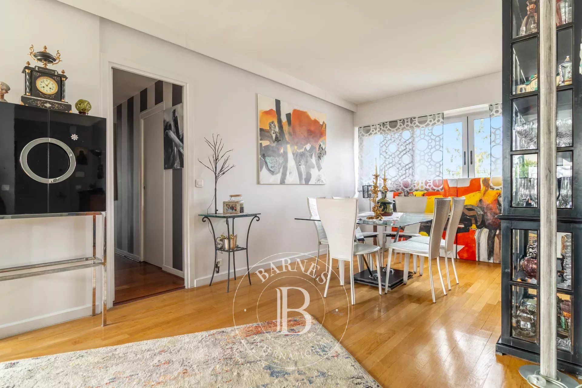 Neuilly - château-Nortier - 148m² (1,593 sq ft) duplex - 186m² (2,002 sq ft) converted rooftop - picture 11
