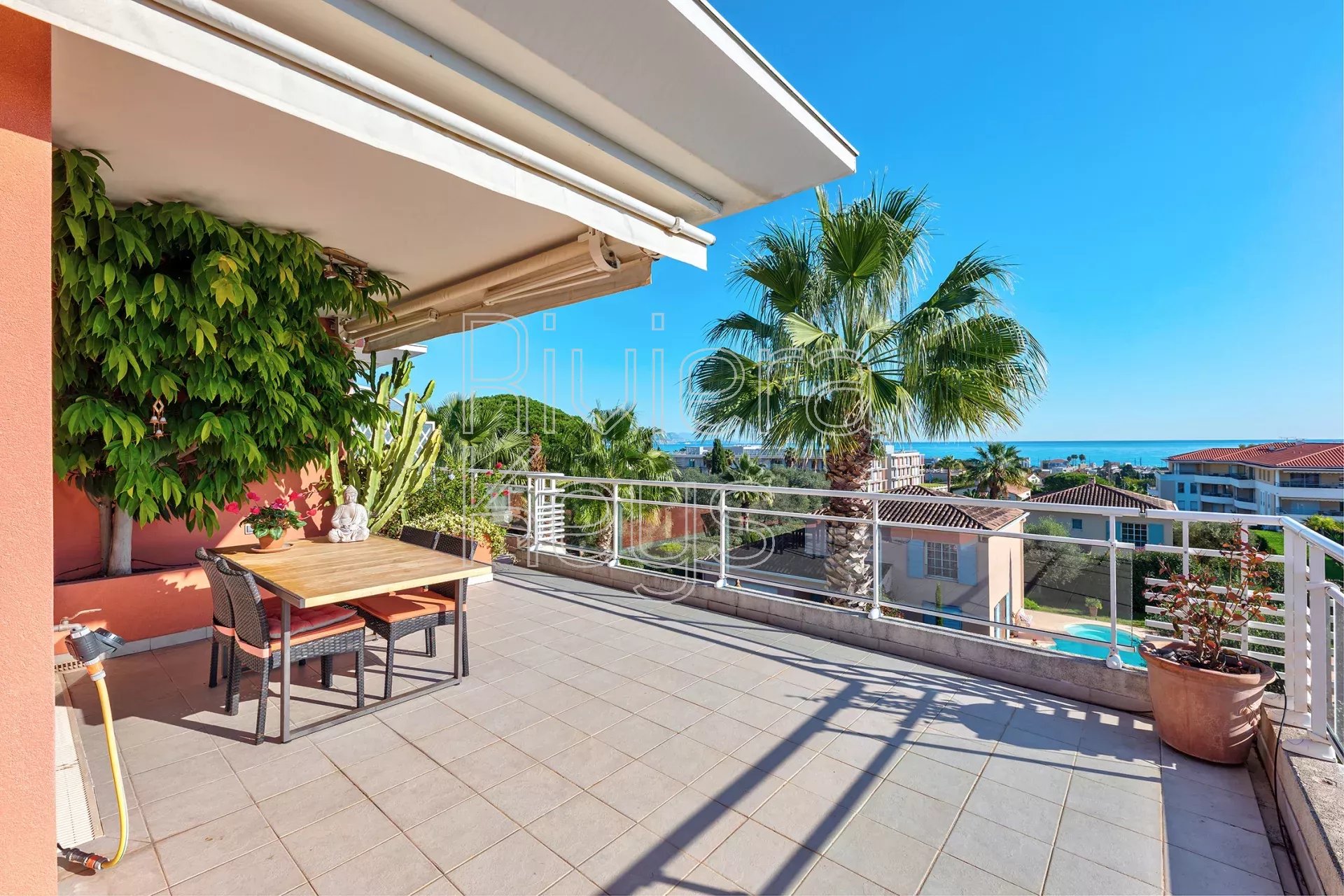 ANTIBES: Turnkey 3-Bedroom Apartment with 50 m² Terrace and Sea View in Exclusive Residence