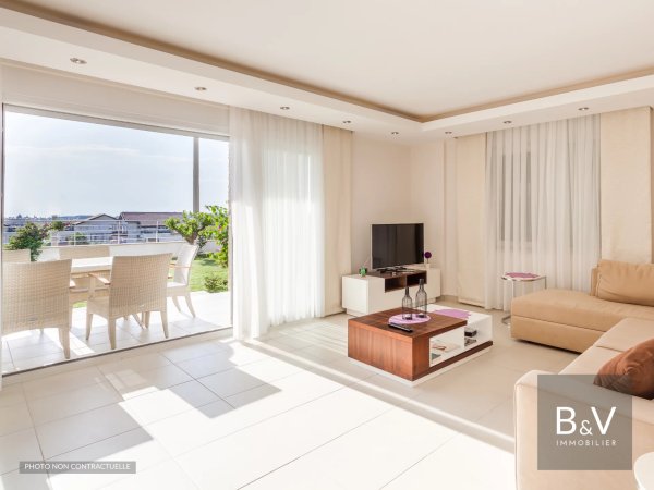 132 m² 4-room apartment with 43 m² terrace — photo 1