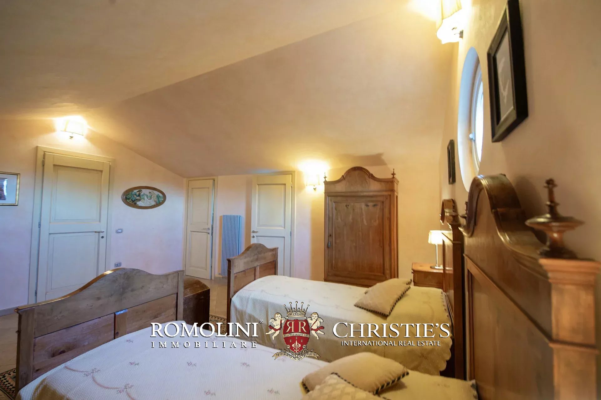 10 Bedroom Villa/Townhouse's Image 73