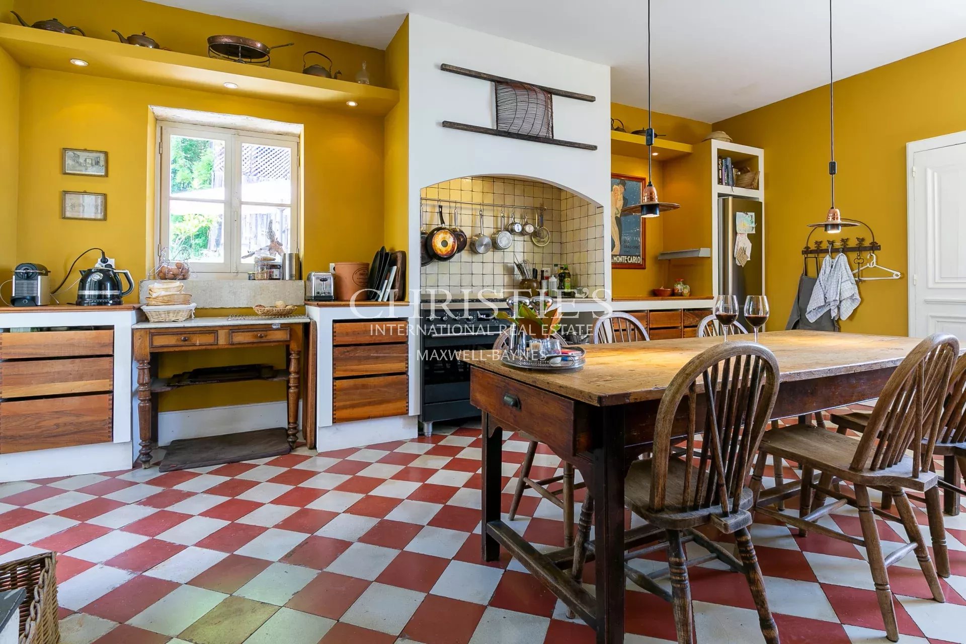 11 Bedroom Villa/Townhouse's Image 5