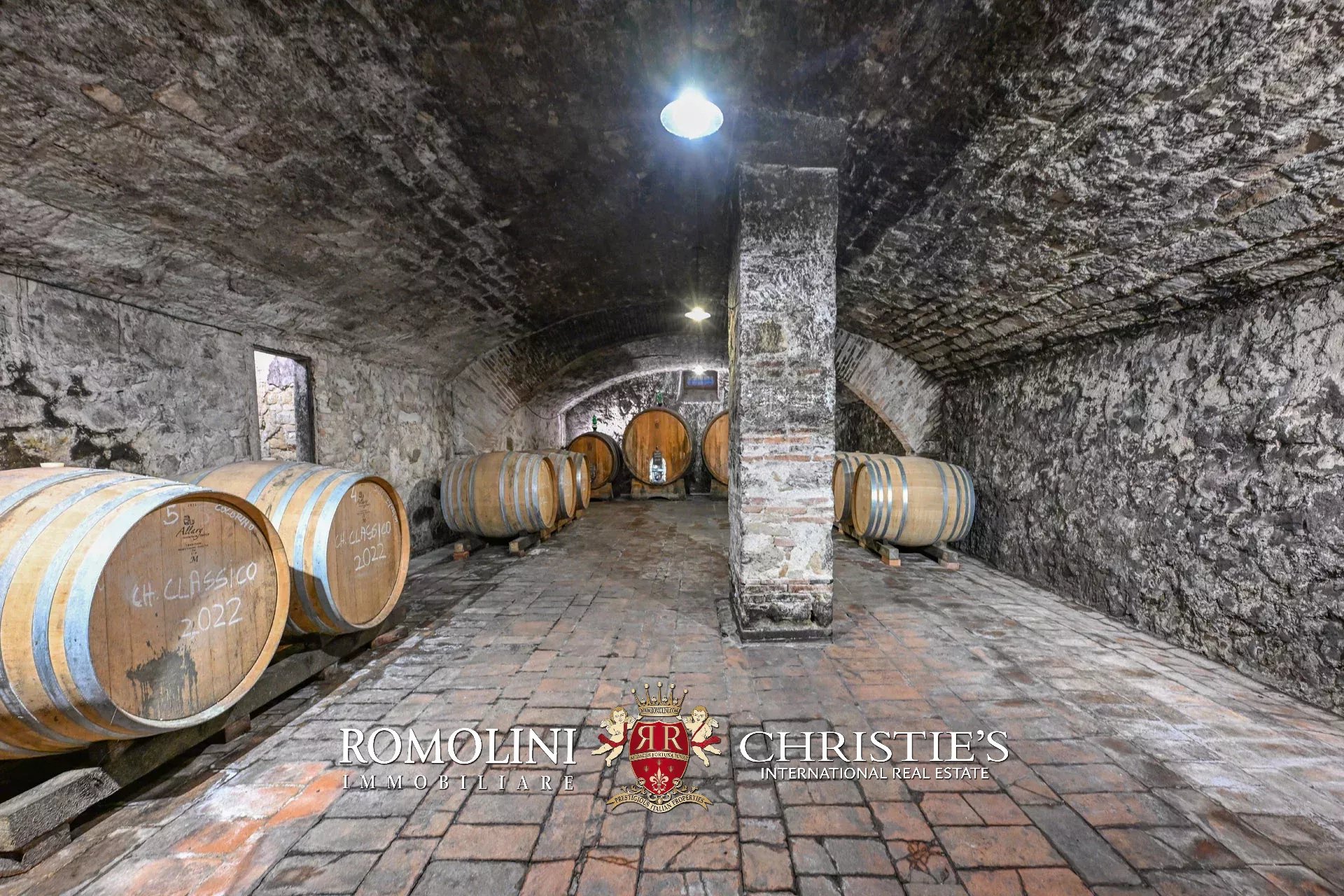 17 Bedroom Vineyard's Image 41
