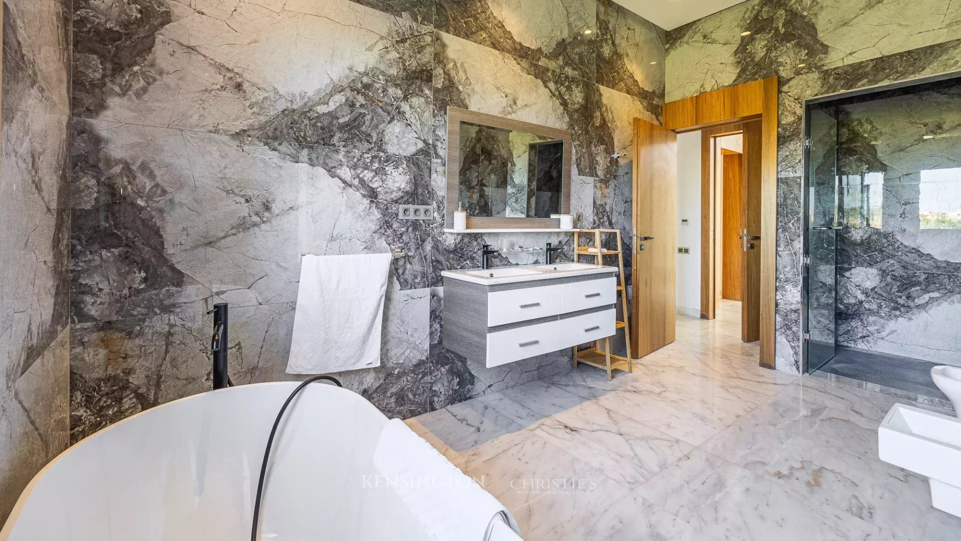 4 Bedroom Villa/Townhouse's Image 14