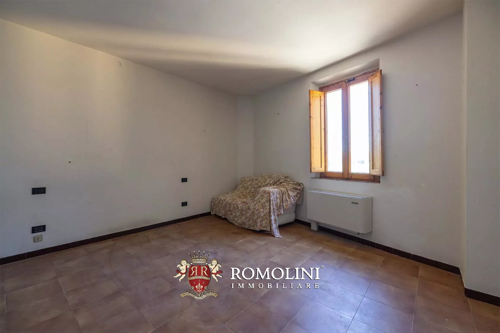 8 Bedroom Villa/Townhouse's Image 40