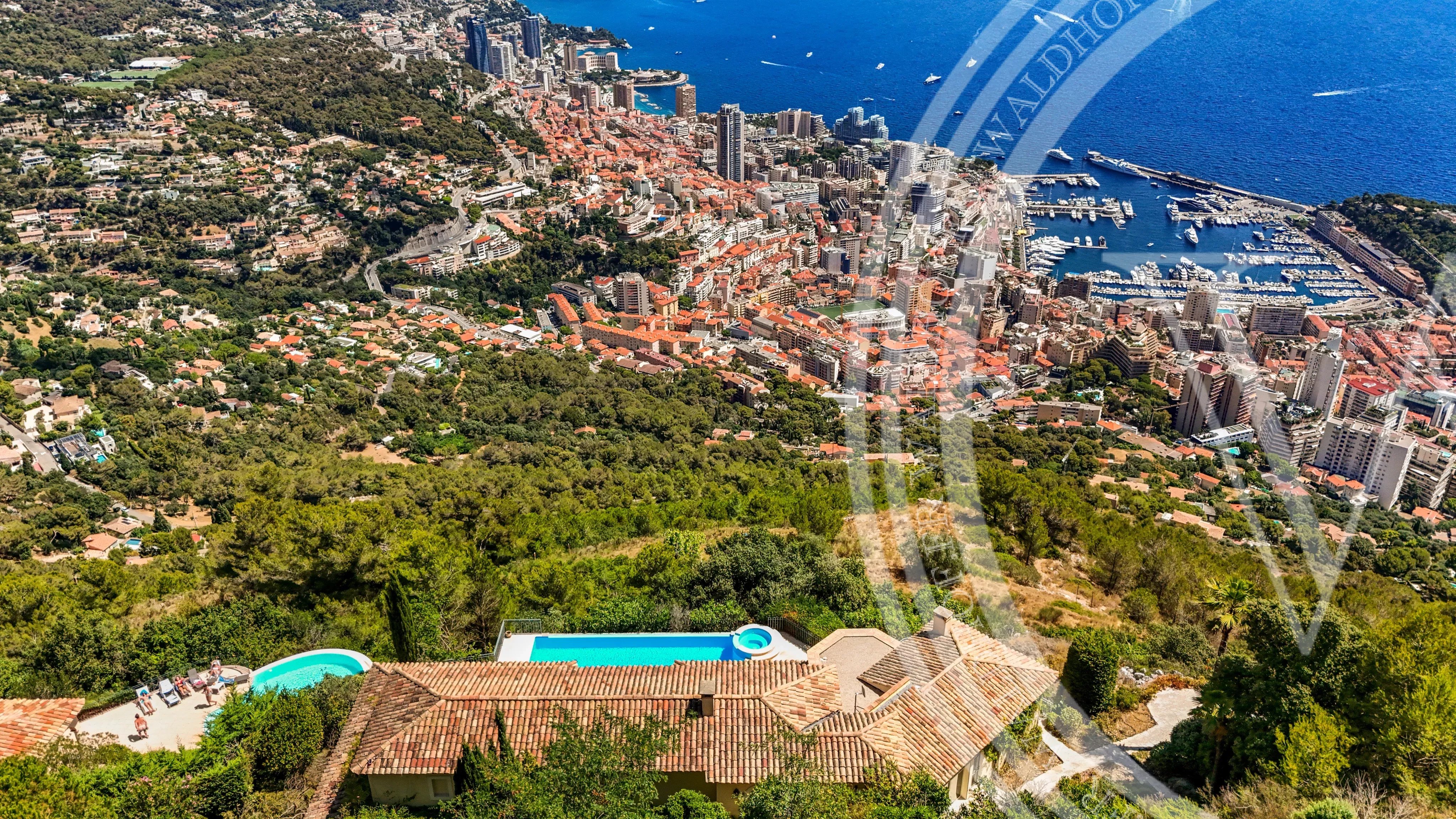 Villa de prestige à louer à long terme à La Turbie avec vue panoramique sur Monaco