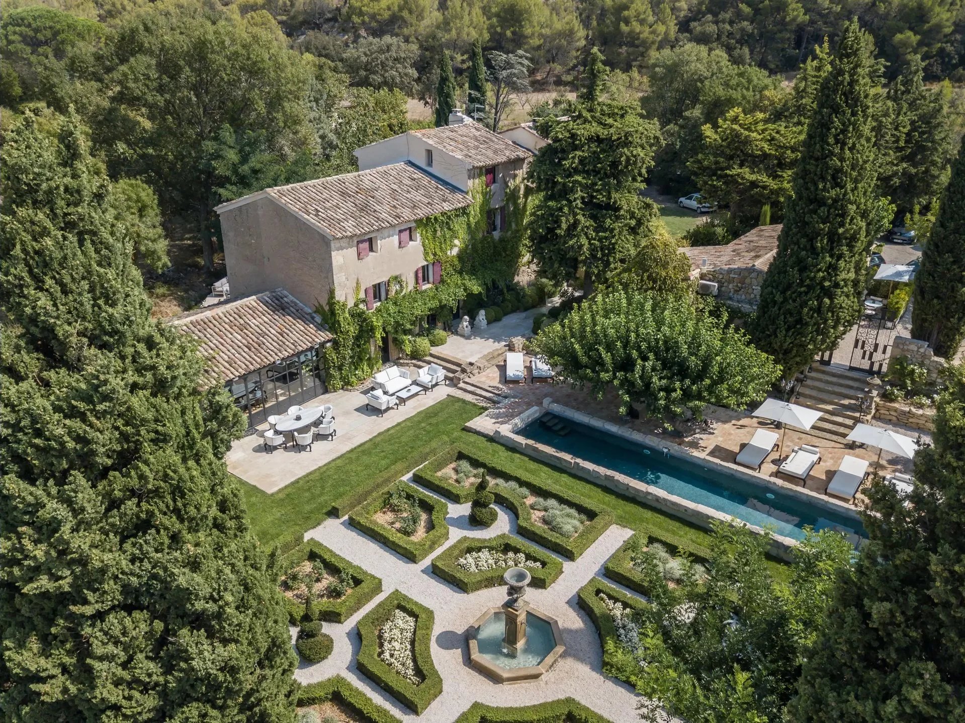 Aix-en-Provence & environs - Maison - Location saisonnière - 6 Personnes - 3 Chambres - 3 Salles de bain - Piscine