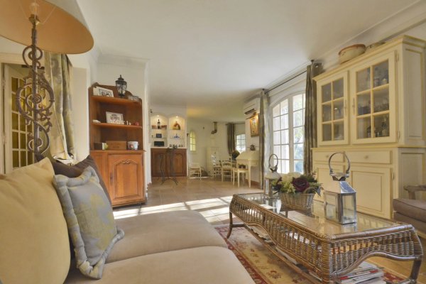 Villa for sale in Le Cannet Sea View Bastide with Garden and Pool — photo 5