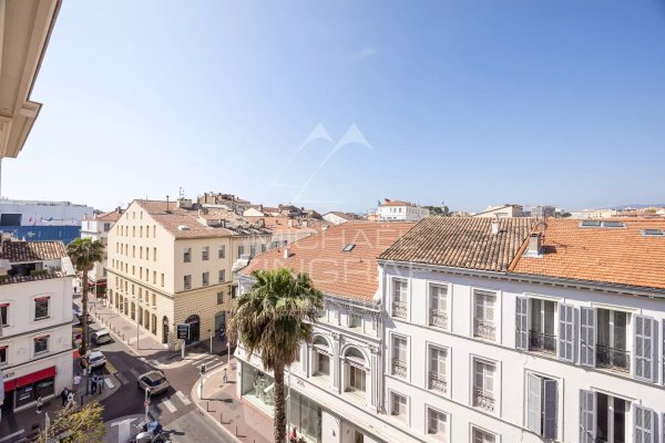 Four-Bedroom Apartment in the Heart of Cannes — photo 2