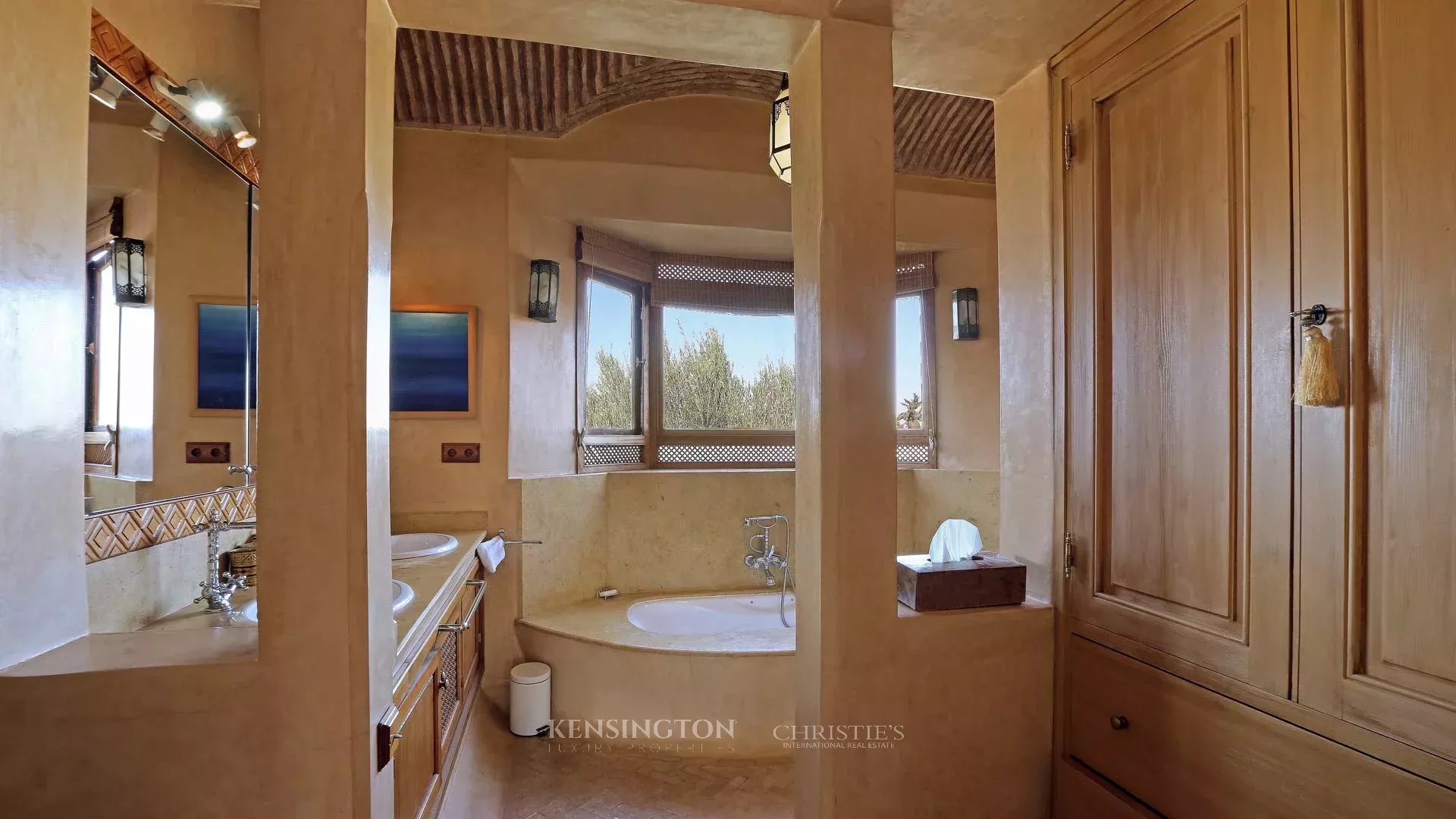 8 Bedroom Villa/Townhouse's Image 32