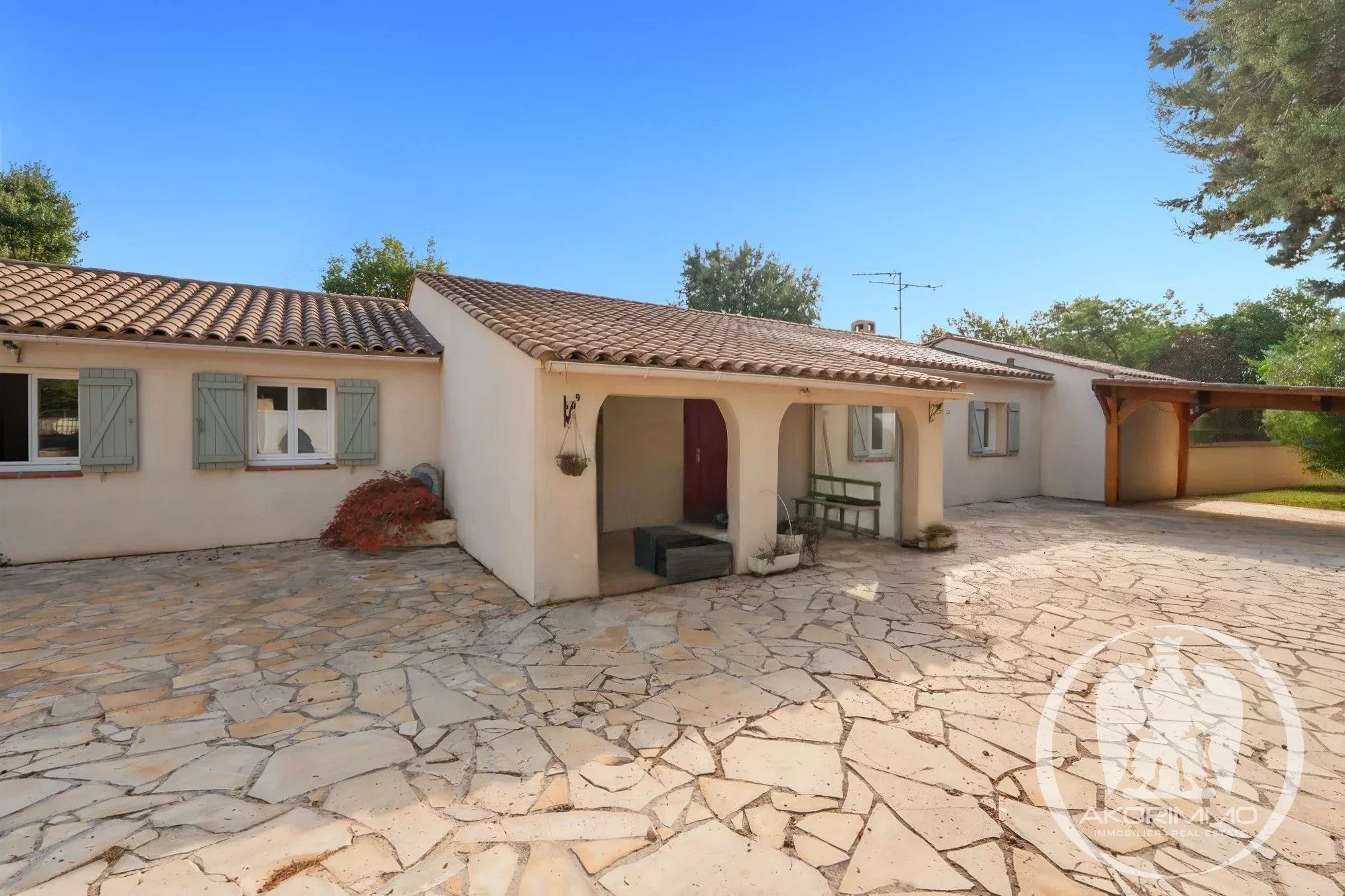 Maison  - 5 pièces  - 186.87 m2 -