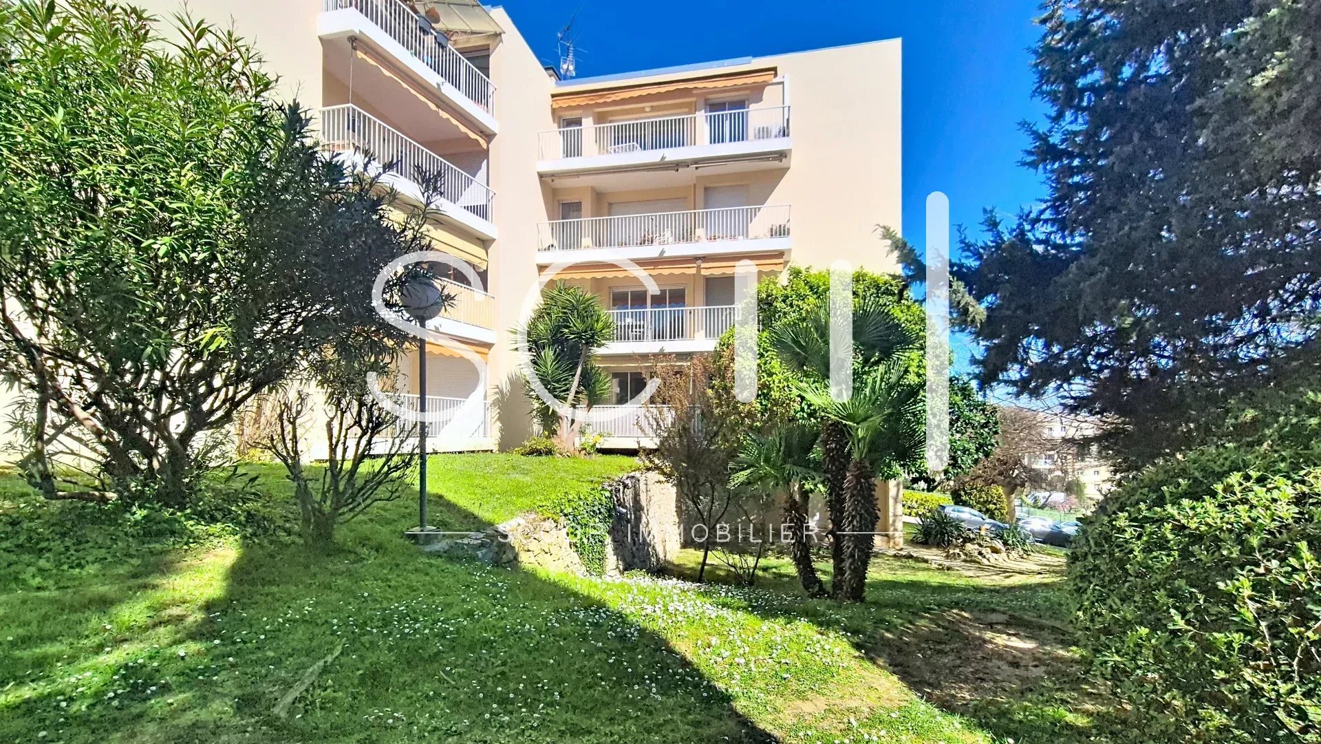 Agence immobilière de 