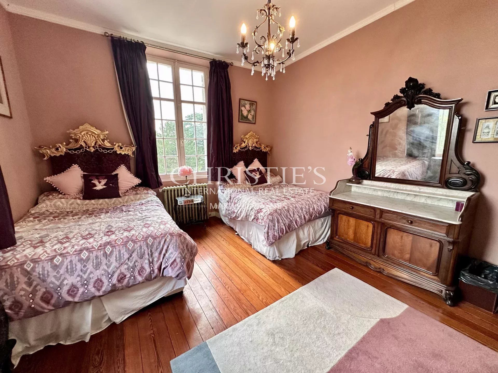 4 Bedroom Chateau's Image 23