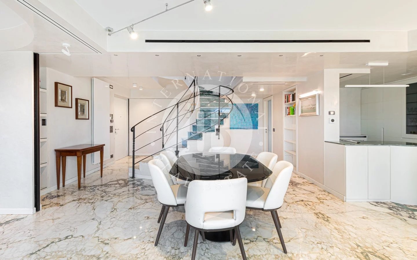 Apartment in Milan - Image 2