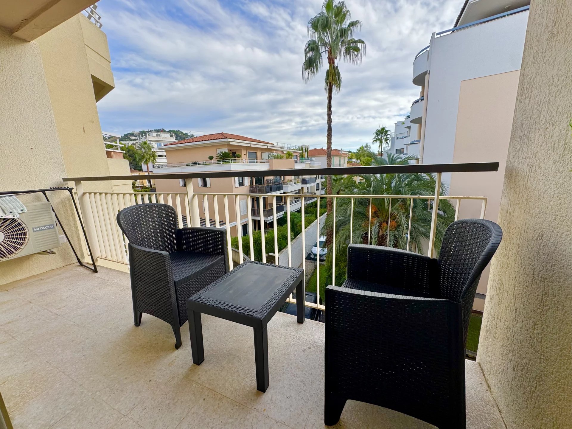 Cannes Palm Beach vendita ampio monolocale a 50 metri dalle spiagge