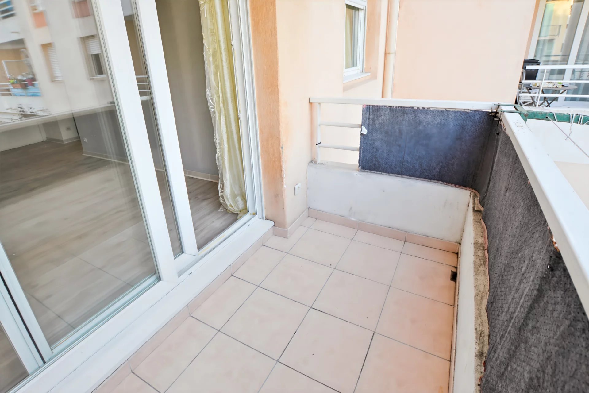 NICE TNL - 2 pièces en étage avec balcon - 670€/mois CC