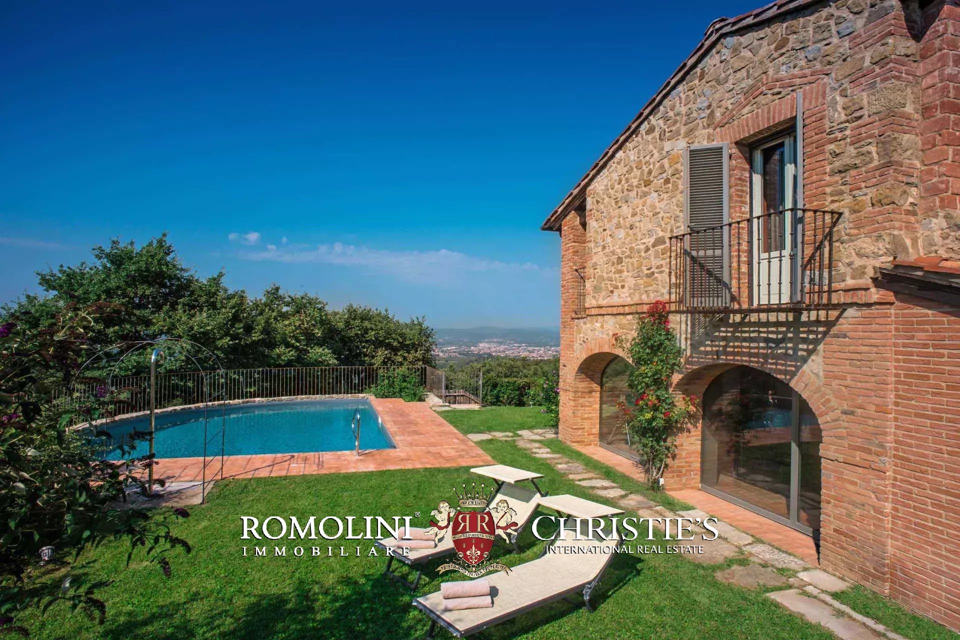 TENUTA VINICOLA BIOLOGICA IN VENDITA, CANTINA BIO TOSCANA