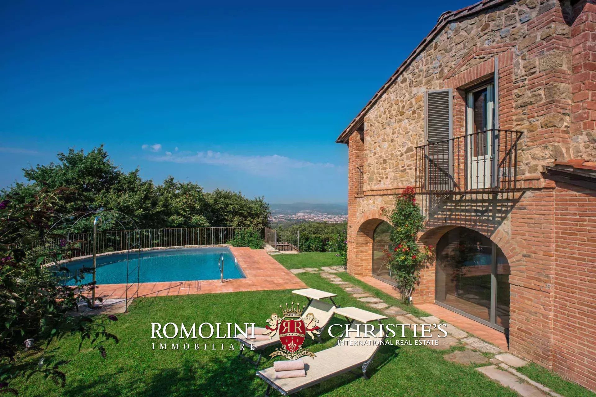 16 Bedroom Vineyard's Image 11
