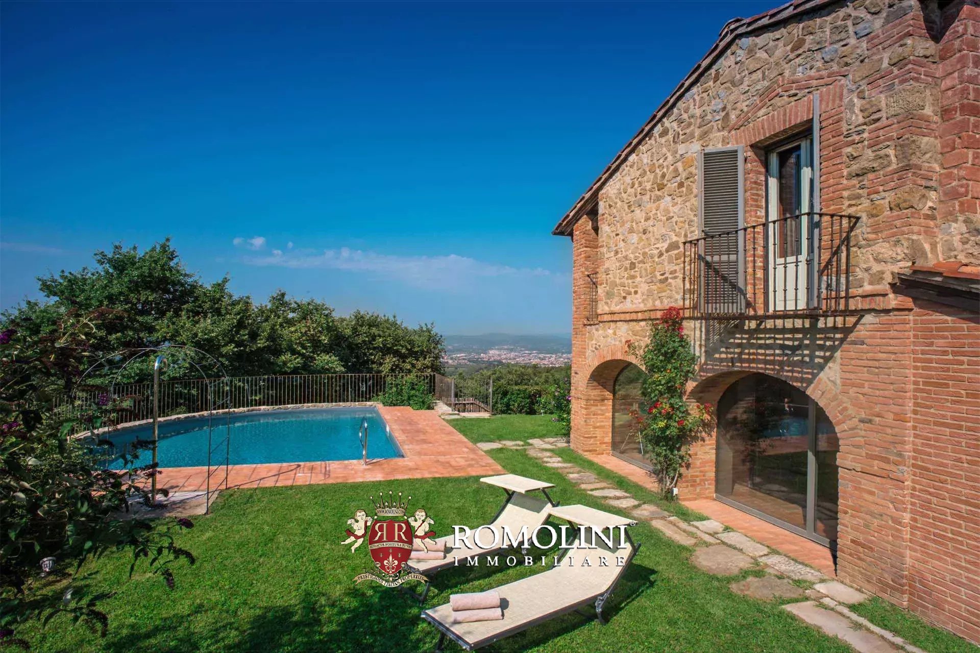 16 Bedroom Vineyard's Image 11