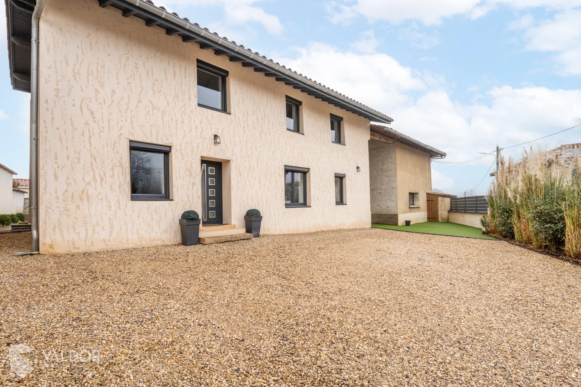 Ancien corps de ferme entièrement rénové