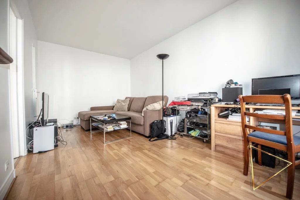 À vendre - Studio en étage élevé sur cour. - Photo 2