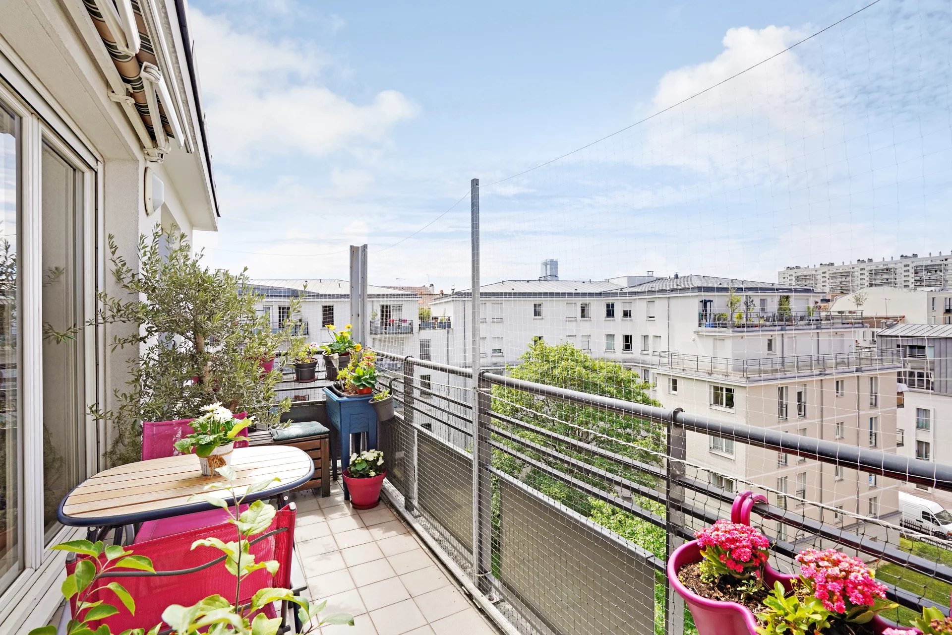 Clichy – Dernier étage traversant avec balcon – Appartement 3 pi - Image Array
