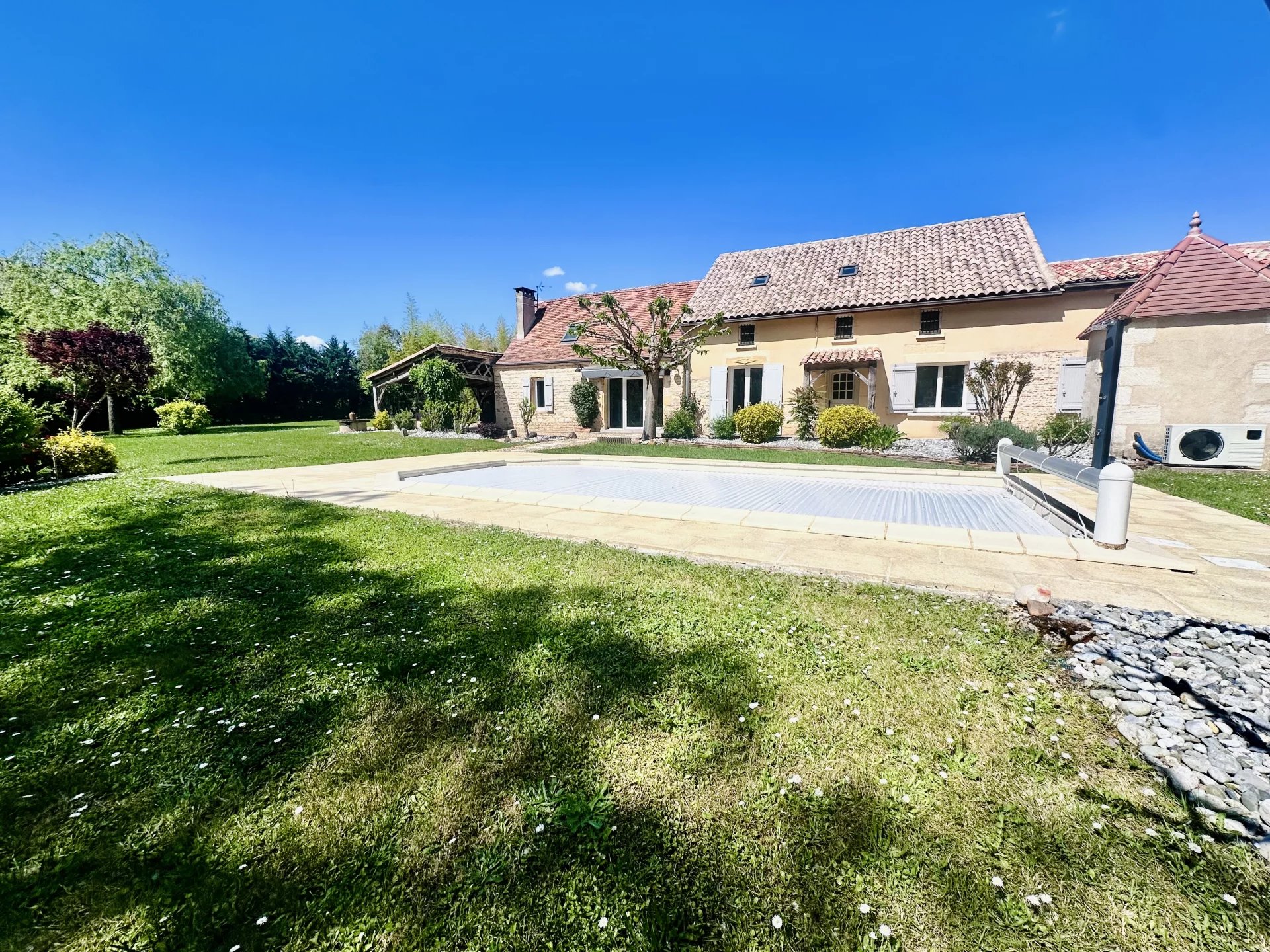 Bord de Dordogne - Magnifique ensemble immobilier en pierres