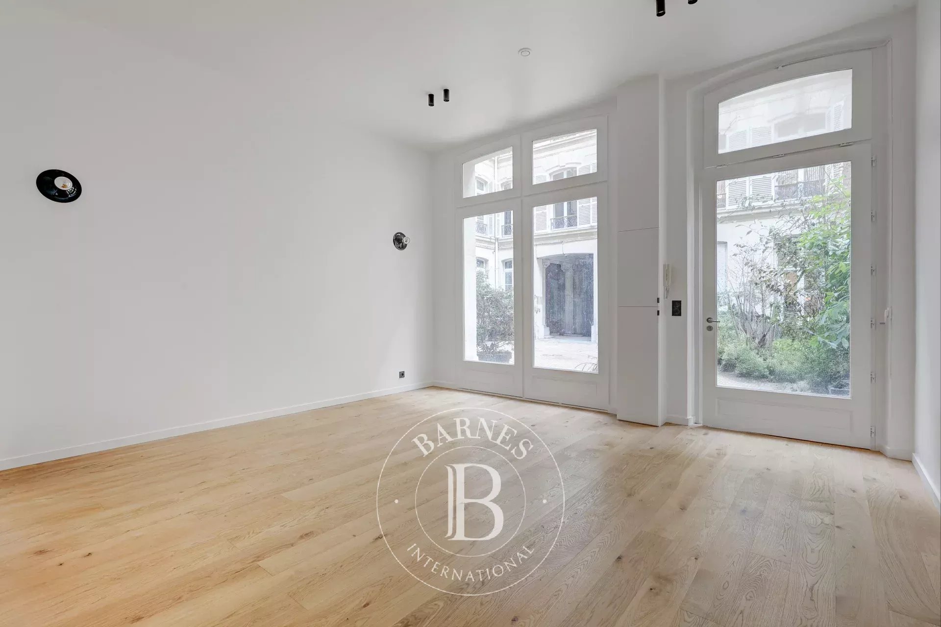 Apartment Paris 75008  -  ref 87042498 (picture 1)