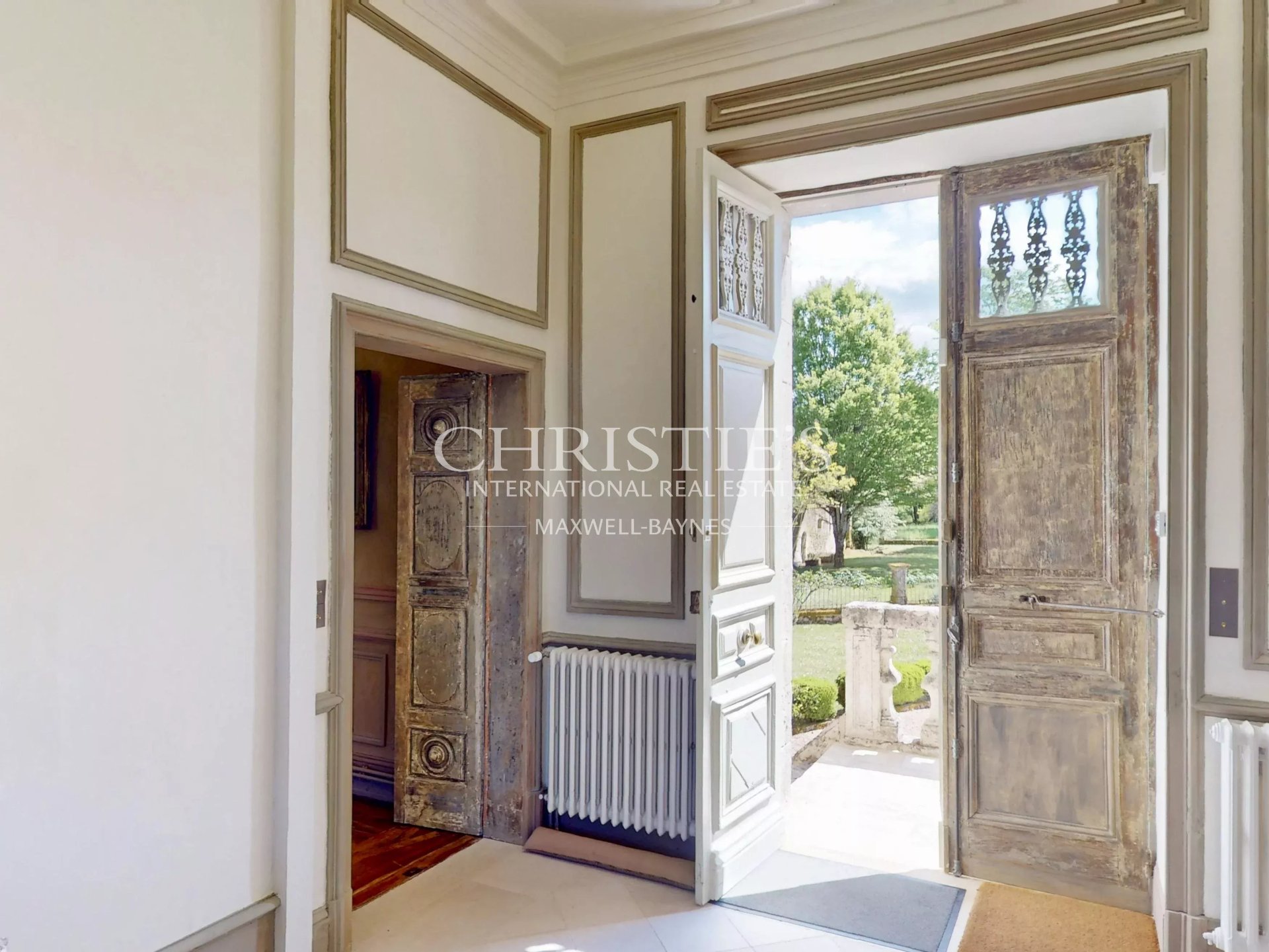 6 Bedroom Chateau's Image 12