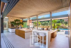 Exceptional Contemporary Property in the Heart of a Private Estate — photo 6 of 7