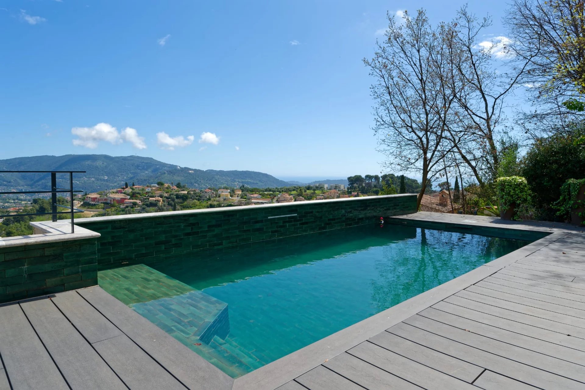 NICE - GAIRAUT  Villa individuelle 3 chambres + Studio indépendant - piscine - ascenseur - garage - vue mer