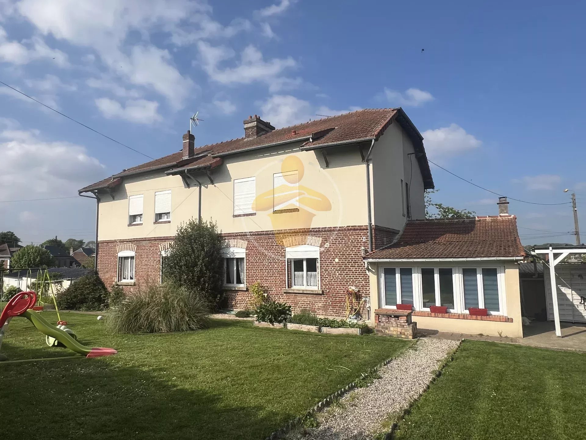 Maison semi-mitoyenne secteur Charmes