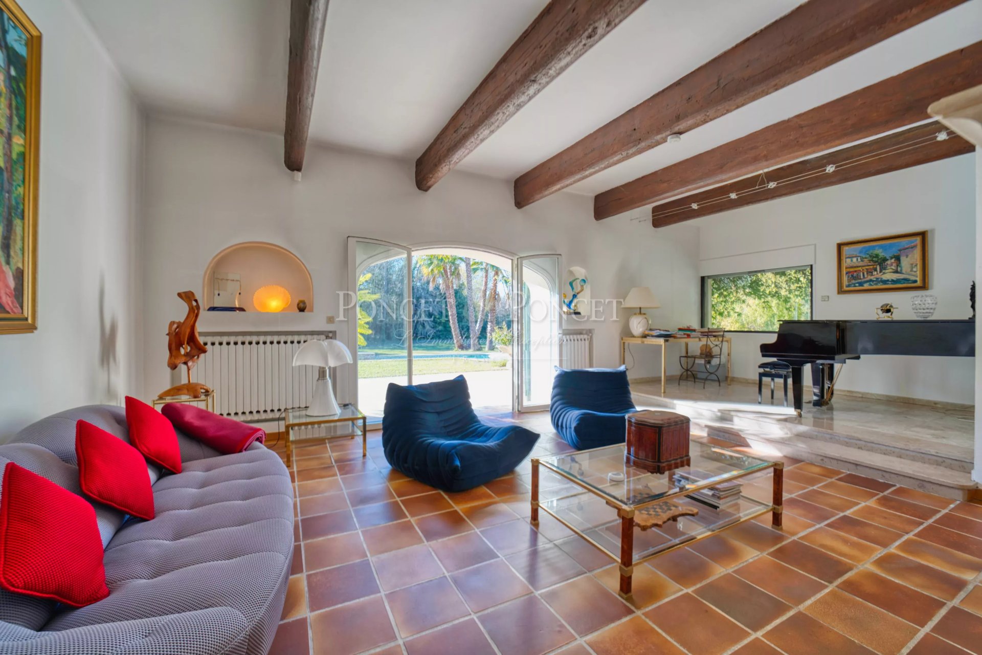 8 Bedroom Villa/Townhouse's Image 4