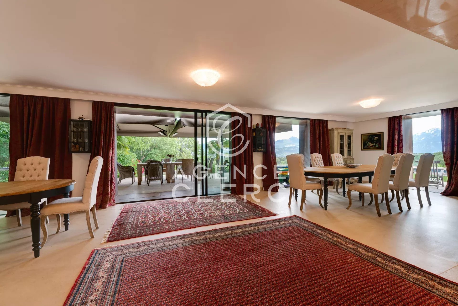 8 Bedroom Villa/Townhouse's Image 17