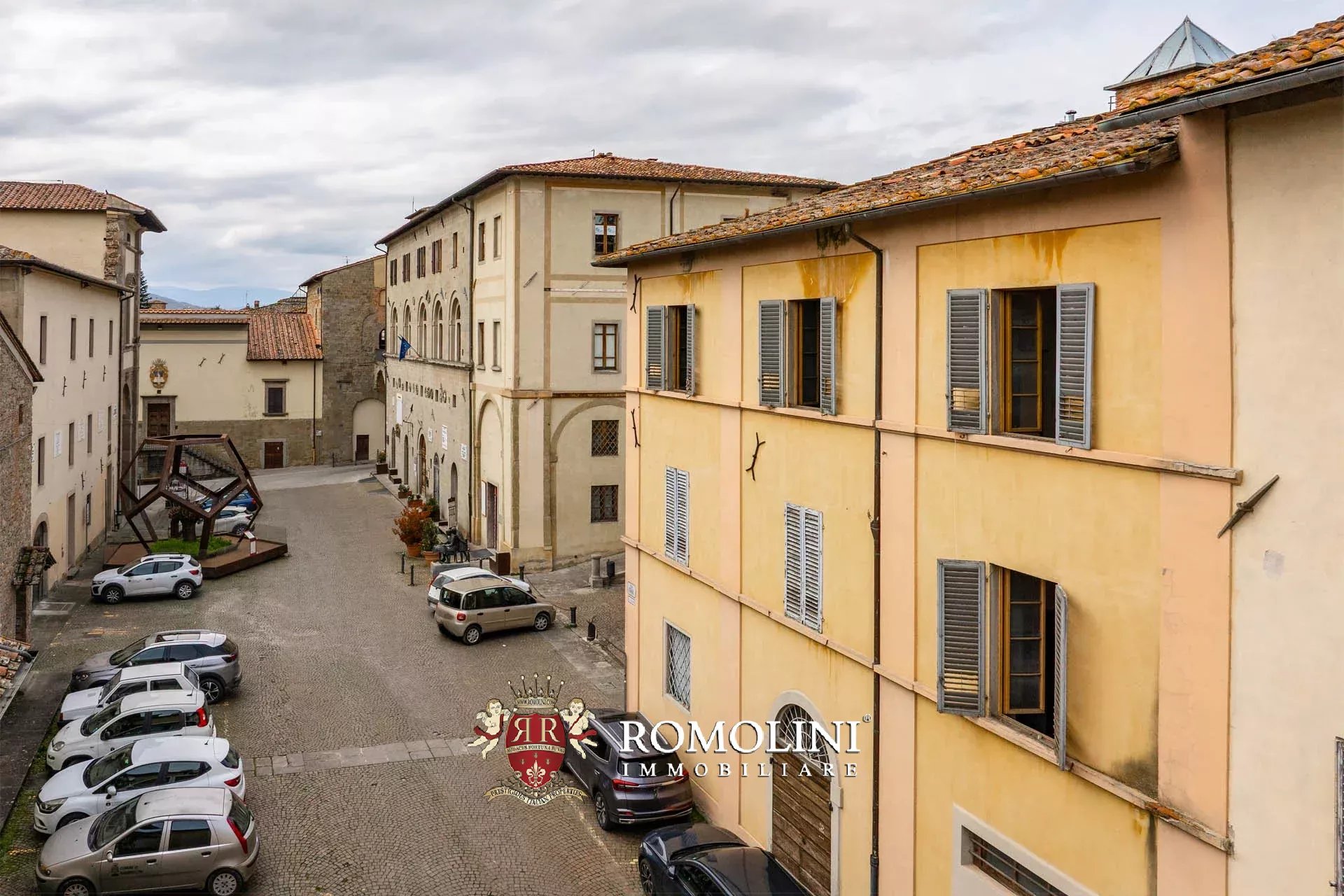 8 Bedroom Villa/Townhouse's Image 7