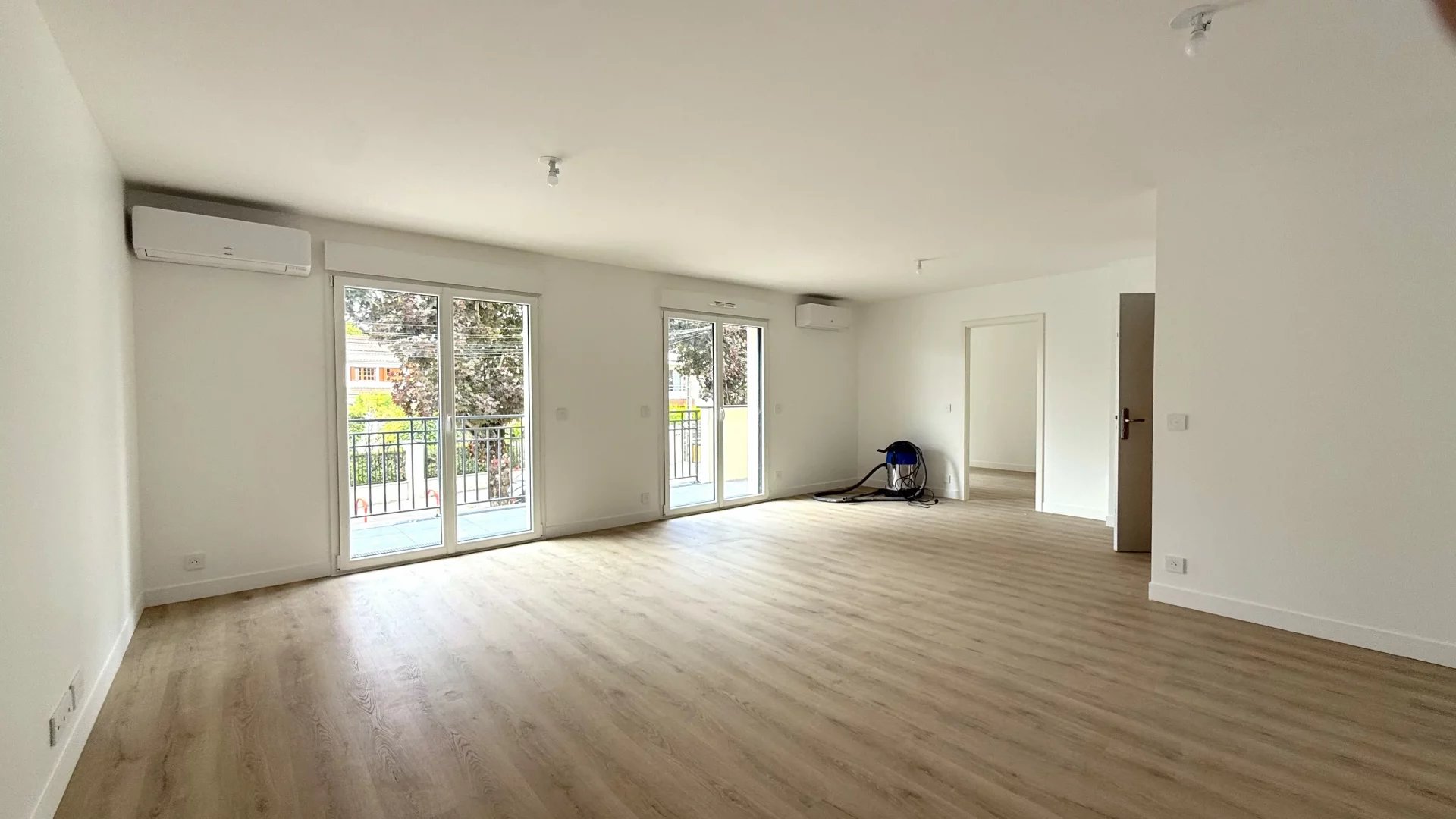 NEUILLY-SUR-MARNE - 4 PIECES - BALCON