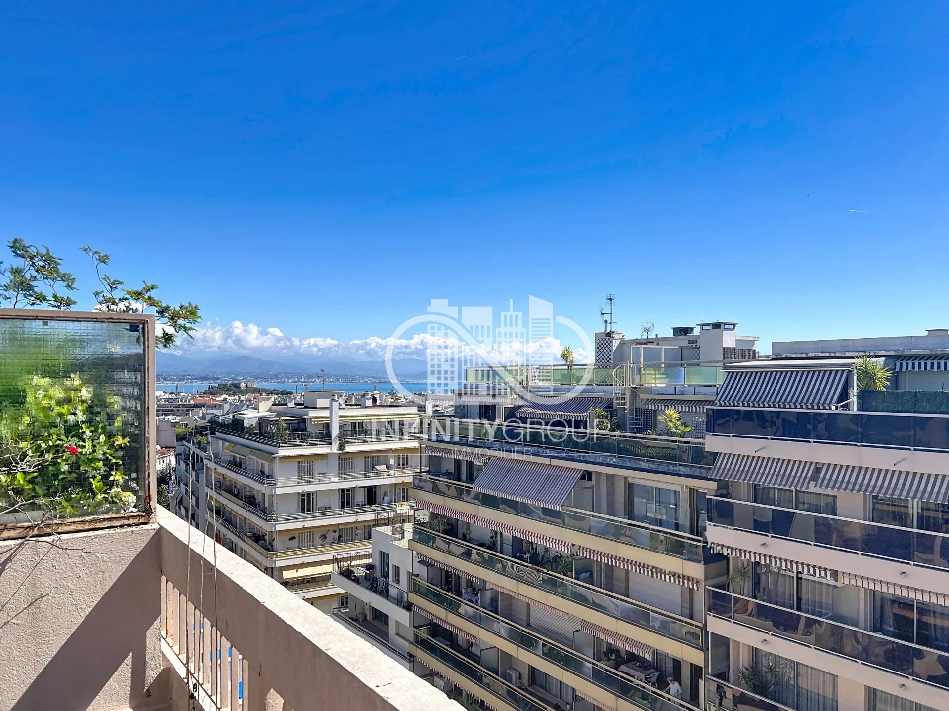 Rare à la Vente – 4 Pièces Dernier Étage avec Terrasse & Vues Mer