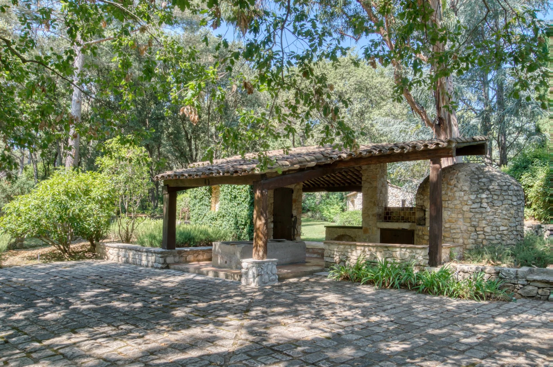 Exclusivité - La Colle sur Loup - Domaine en pierre avec 4 maisons  - Piscine