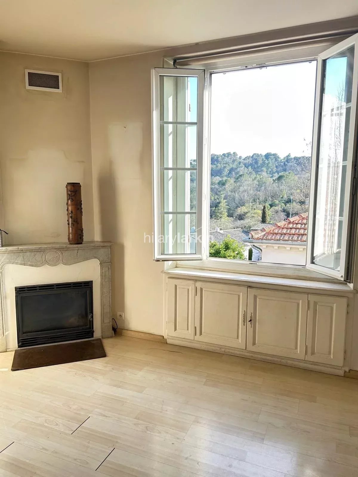 Charmant 2 pièces avec terrasse à renover – Valbonne village