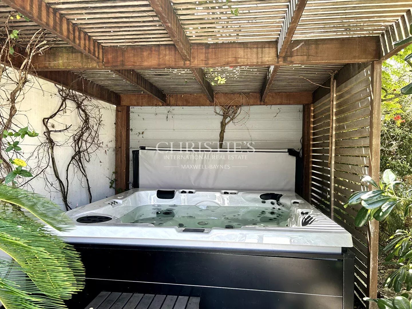 10 Bedroom Villa/Townhouse's Image 11