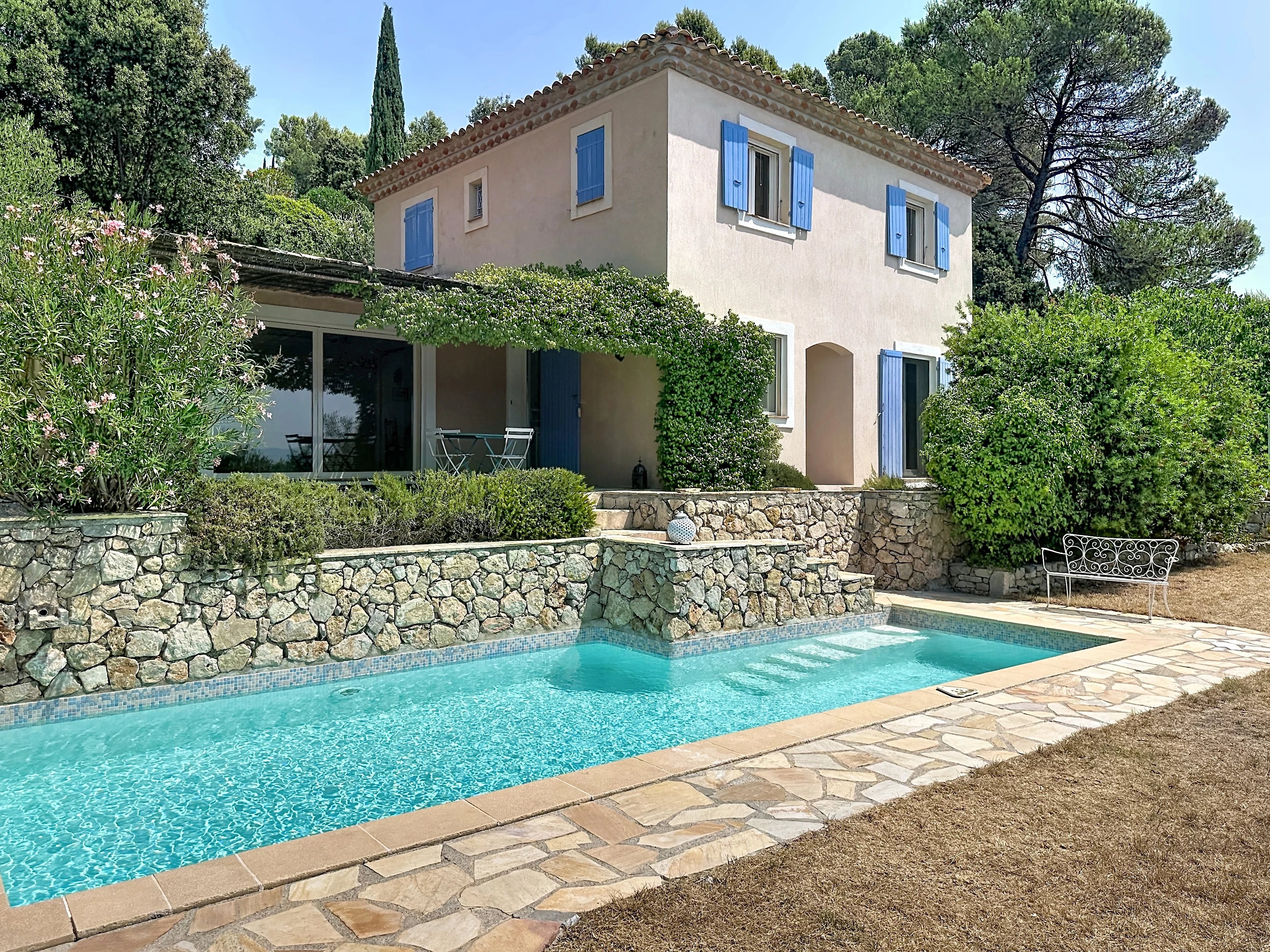 House in Lorgues - view 1